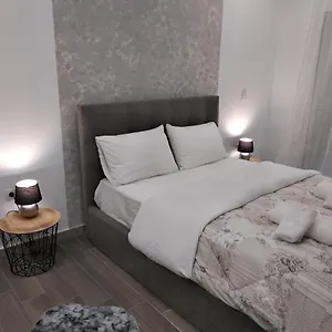 https://apt-navarino-jacuzzi-studio.hotelschalkidiki.net